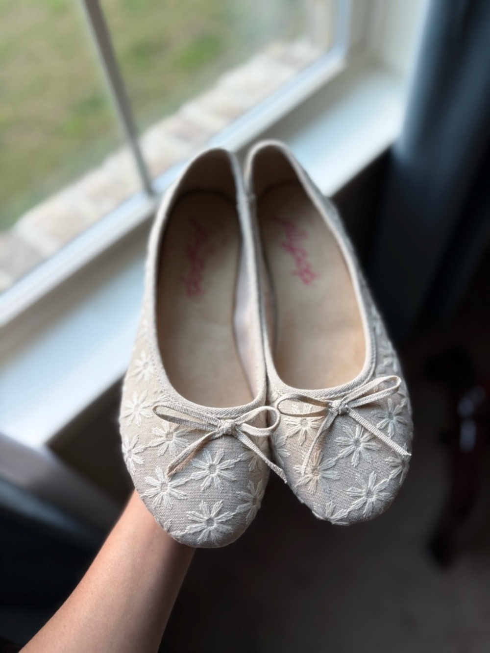 Ballet Flats Women’s size 9.5M Cream Embroidered Floral - Picture 4 of 8